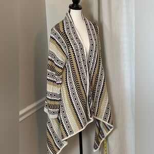 New Directions Large Wrap Sweater Cream, Black & Tan Southwestern Aztec style